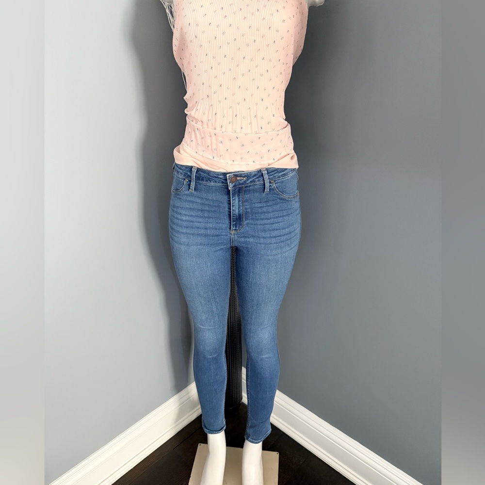 Hollister Women's Blue curvy high rise Jeans legging advance stretch
